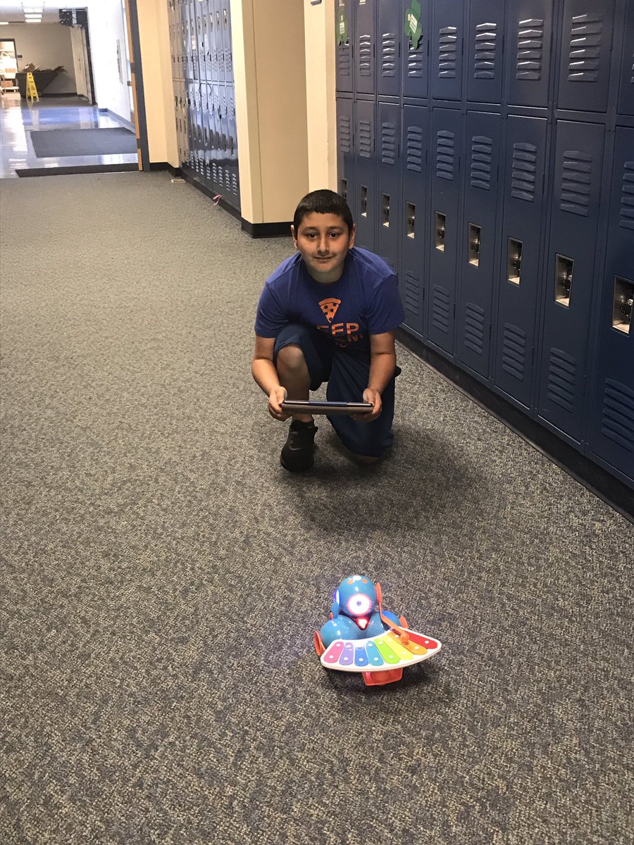 GorakBrandi's tweet photo. Robots funded via Westfield Foundation Grant.  6th graders are enthusiastically engaged with Sphero and Dash robots.  #wwsrocks https://t.co/HzYXEMwhfE