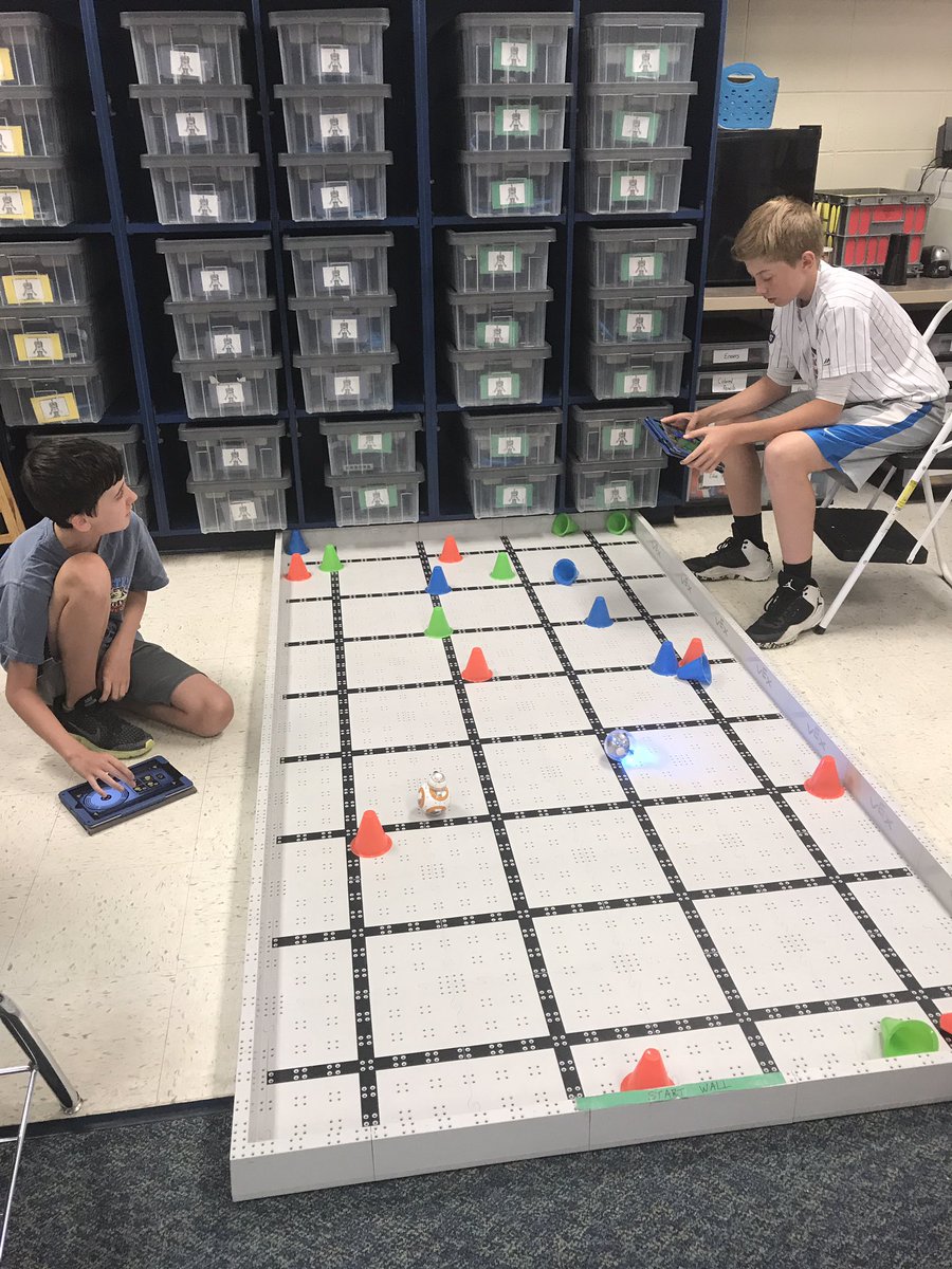 GorakBrandi's tweet photo. Robots funded via Westfield Foundation Grant.  6th graders are enthusiastically engaged with Sphero and Dash robots.  #wwsrocks https://t.co/HzYXEMwhfE