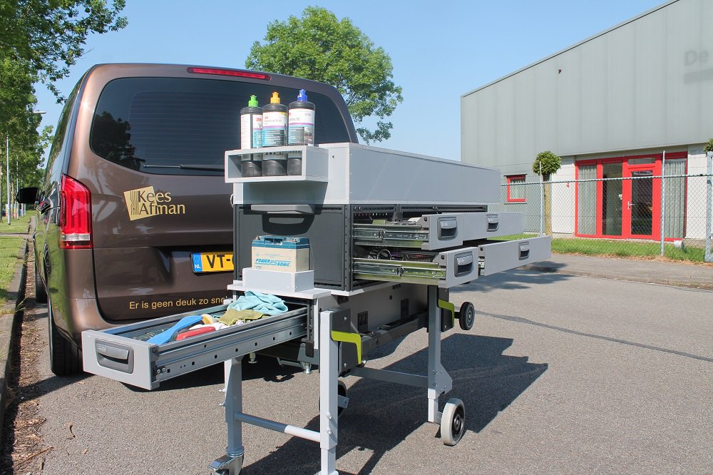 Oplossing op maat voor Kees Afman, specialist in #uitdeuken zonder spuiten: “Het in- en uitladen van mijn spullen was altijd een ‘crime’ en is nu veel gemakkelijker geworden. Ik hoef niet meer te tillen en kan alles in een keer meenemen." #Dynoxx bedrijfsautos.asvancare.nl/Oplossing_op_m…