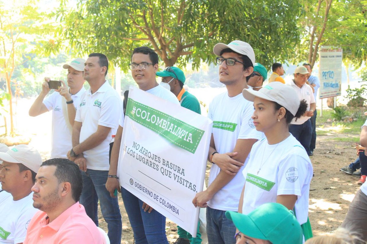 Acompañamos al Viceministro de Ambiente, Willer Guevara, al lanzamiento de la campaña en Vpar #ColombiaLimpia, evento realizado en el Río Guatapurí, el objetivo de esta iniciativa es sensibilizar a la comunidad sobre el cuidado que debemos tener con nuestros recursos naturales.