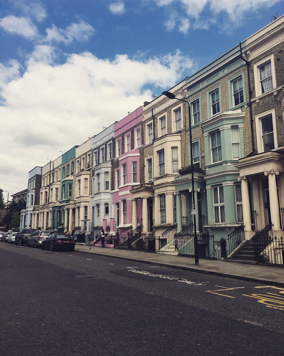 gezi_kesif's tweet photo. 🌈rengindeki evleriyle, ünlü sokak marketi #portobellomarket'i, kafeleri ve ağustos ayındaki karnavalıyla meşhur #Nottinghill 👌🏼#london #ingiltere #londra #gez #travel #seyahat #seyyah #interrail #uk 👉🏻https://t.co/cosQPPSJMJ👈🏻 @visitlondon https://t.co/G1HJRcSSL2