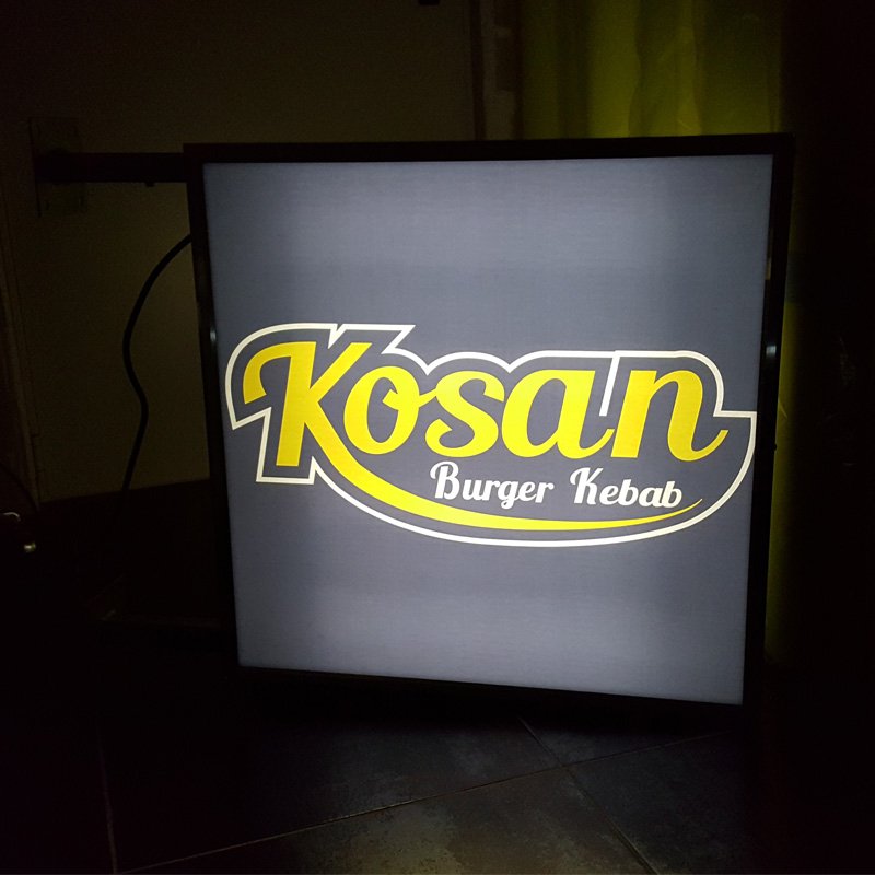 PrintRapide's tweet photo. 💡Fabrication et câblage d'enseignes lumineuses doubles faces pour un restaurant de Burger et Kebab à Saint-Brieuc. Personnalisation des 2 faces avec le logo du client. Ensuite bientôt la pose sur la façade du commerce. 
#enseignelumineuse #enseignetremuson #printrapide https://t.co/vtIgaPj9zW