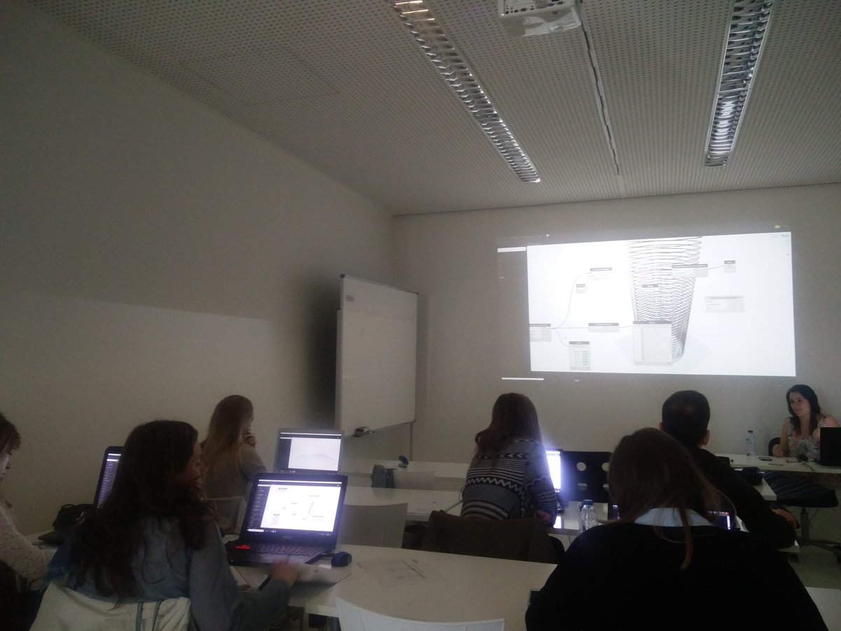 _atBIM's tweet photo. Somos los responsables del Título de Experto en flujo de trabajo #BIM con #Revit de @_usj_ @ArquitecturaUSJ .Hoy tocan #adaptativecomponents @DynamoBIM #DynamoMEP #Python con @LucíaCitoler https://t.co/ktGlPxY0po