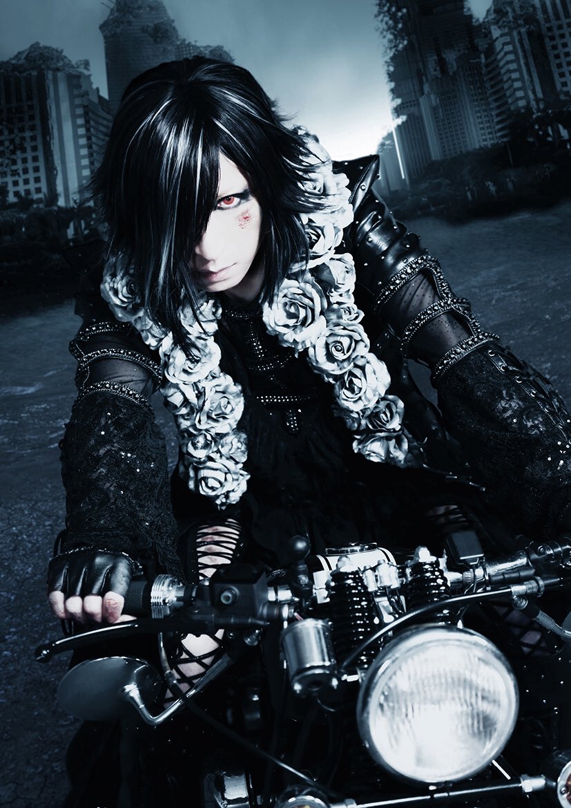 تويتر Asagi Official Account على تويتر Revive 荒廃都市 の新アー写解禁 久しぶりのジャスティス ヴァンパイアストーリー第二章の展開も見逃せないので Dファン そしてヴァンパイアストーリーのファンの皆は楽しみにしていてほしい Asagi