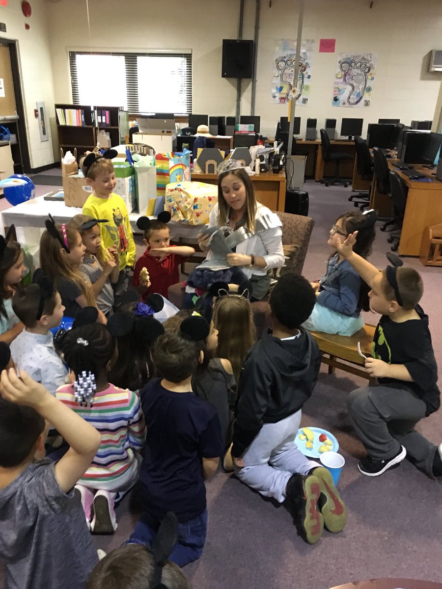 FirstiesAtWork's tweet photo. Thank you to my AMAZING Kinders and their families for showering baby boy today!!!!! Luckiest teacher ever 💙💙💙💙 #surprise https://t.co/IHoZ7YrQKJ