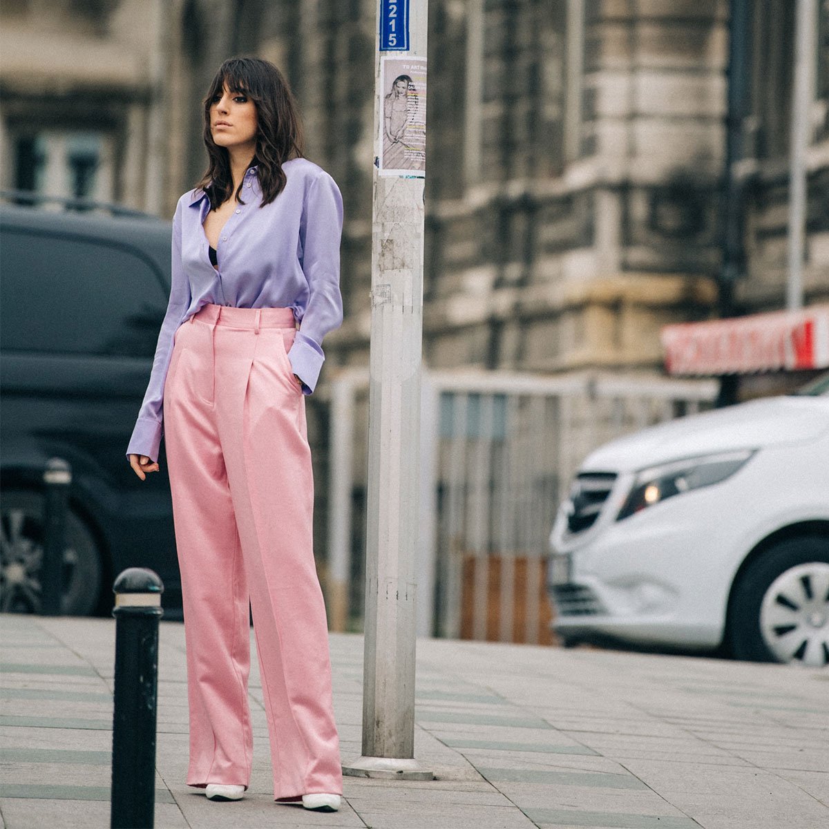 hm's tweet photo. Want to own this season's best trends? Take a cue from from Turkish influencer Nil Ninat! #HMMagazine https://t.co/7DfWPwU01e https://t.co/uWjXMV38eJ
