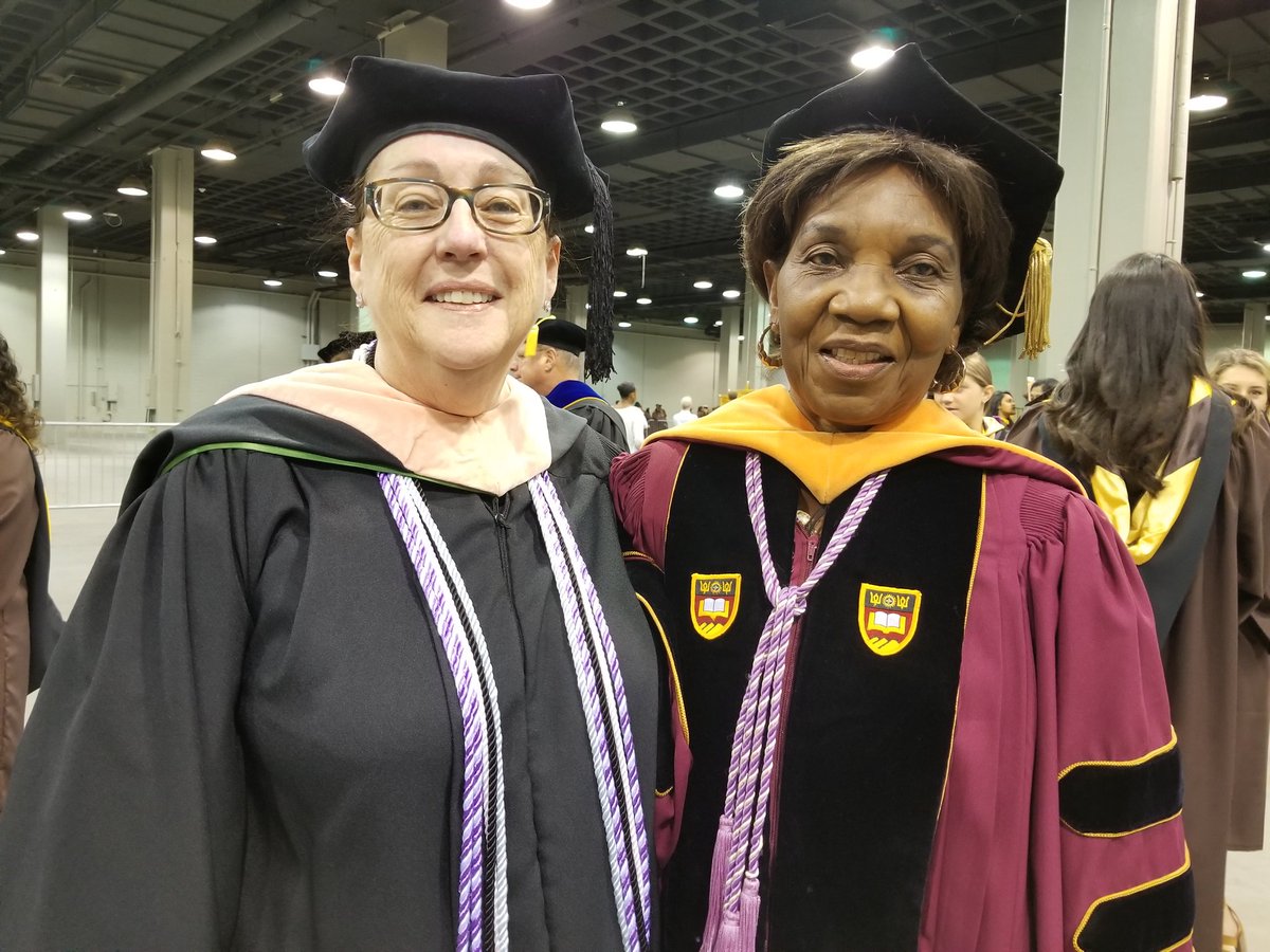 PatriciaFacquet's tweet photo. @AdelphiU @AdelphiCNPH 122nd Commencement #Adelphi2018🎓 #HailAdelphi 🐾💛🎓 https://t.co/Abhi9H4hsK