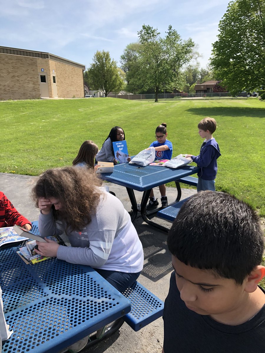 wfinn1's tweet photo. Loving our book trading! Thanks to Bernie’s book bank! # berniesbookbankwdsd7 https://t.co/XZhzBseVkB