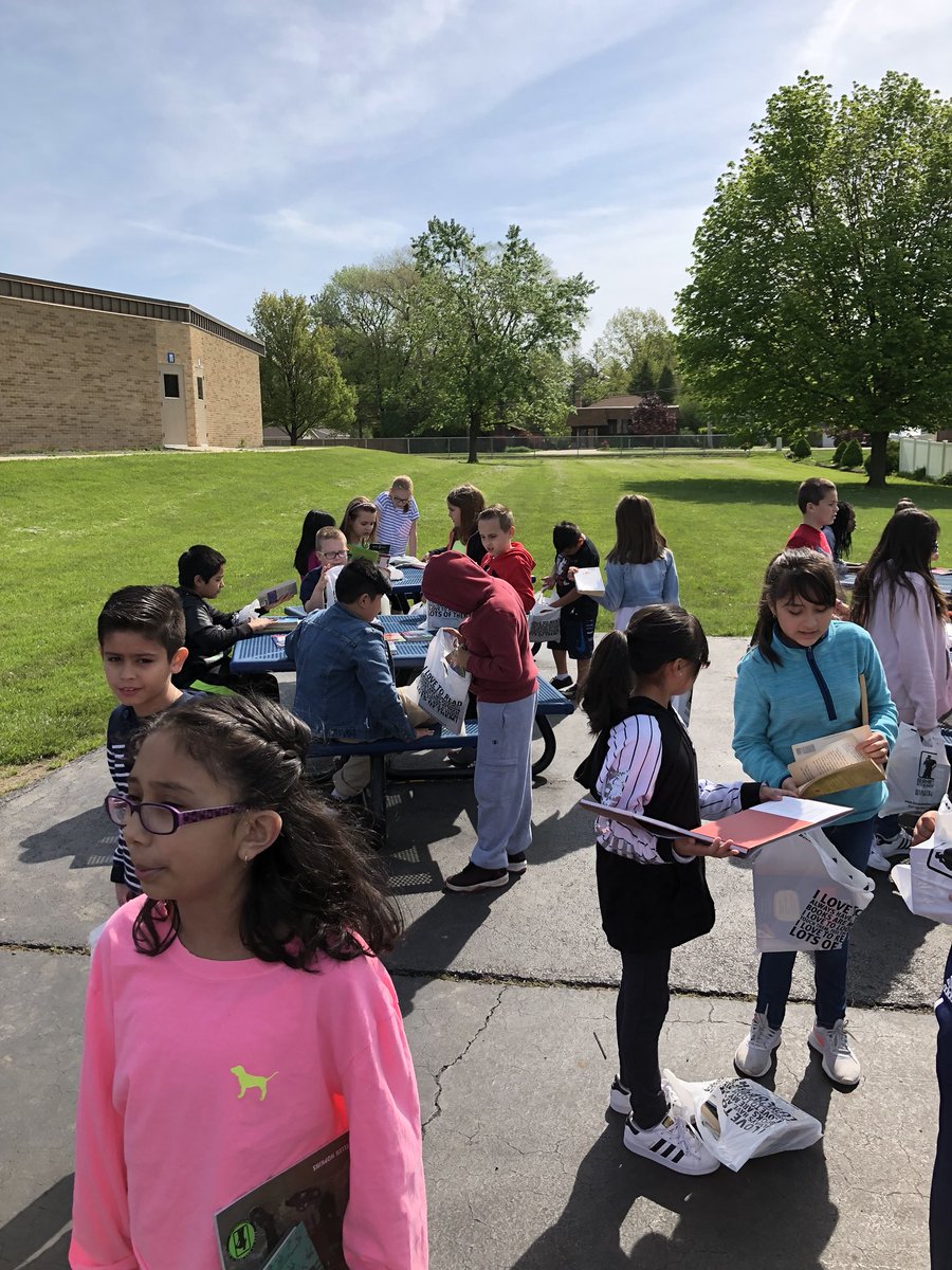 wfinn1's tweet photo. Loving our book trading! Thanks to Bernie’s book bank! # berniesbookbankwdsd7 https://t.co/XZhzBseVkB
