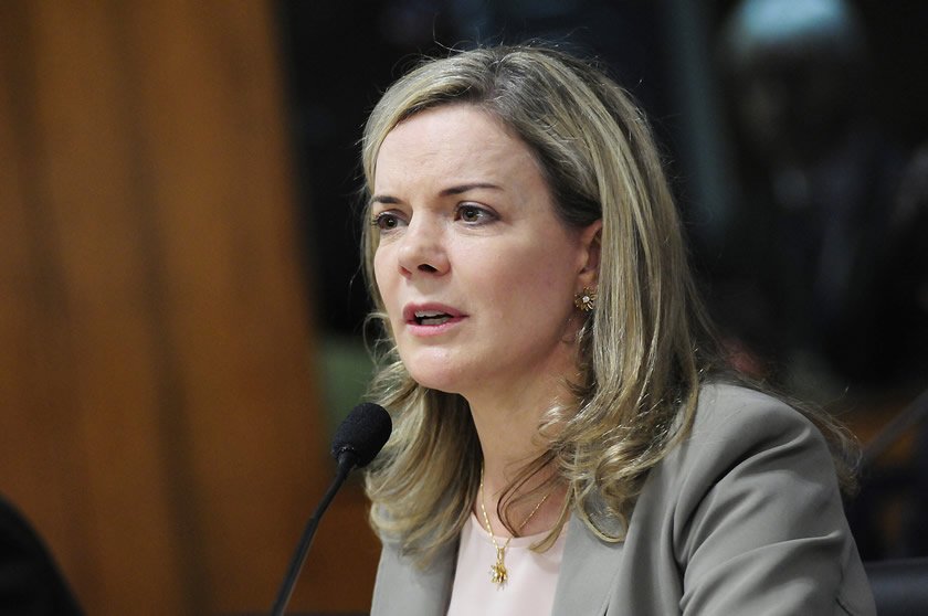 Gleisi Surta E Afirma Que A Constituição Permite Um Presidiário Como Presidente Da República.
Fonte/ NBO
BocaoNoticias