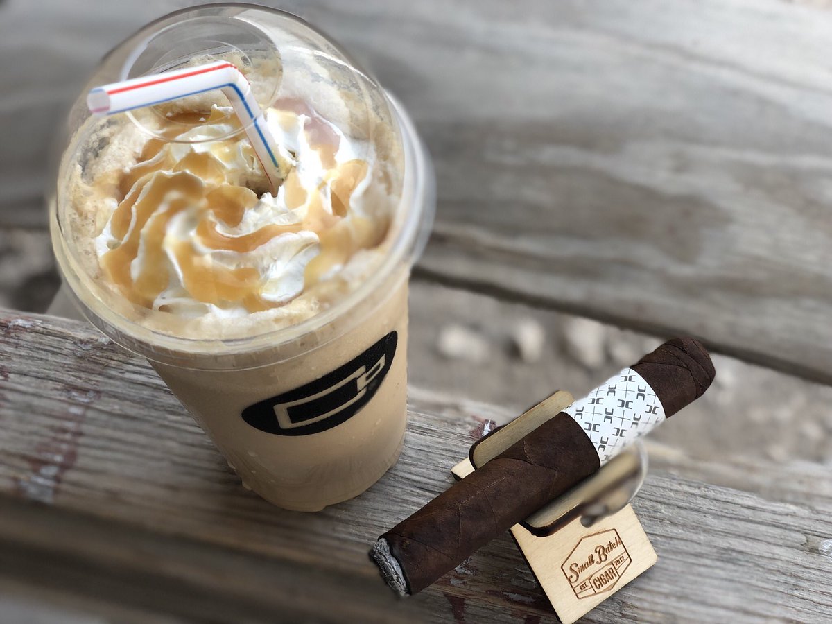 cigarnoise's tweet image. I’m the worst tweeter ever.  But I smoke cigars 🤷‍♂️