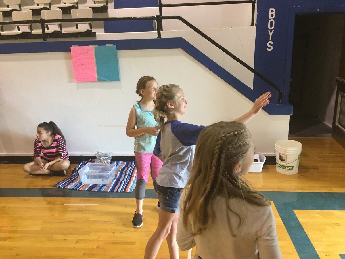 bobturner57's tweet photo. 3rd graders enjoy enjoying the fair https://t.co/rOVhvyStRG