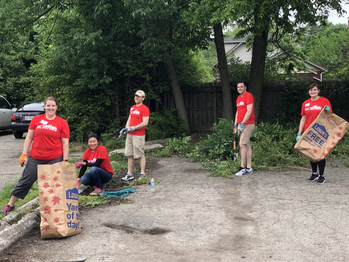 mpmleonard's tweet photo. #Weedbusters #UCserves @cincylibrary @FriendsCincy https://t.co/f1Gyr33WrC