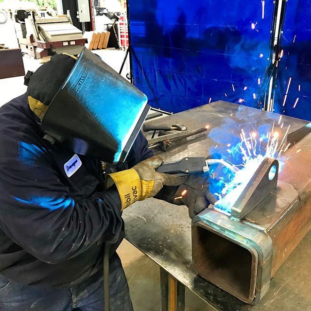 DDesign_Inc's tweet image. Dewayne doin’ his thang. Fabricating a new #longloader conveyor system. #welding #welderlife ift.tt/2Iu69zC