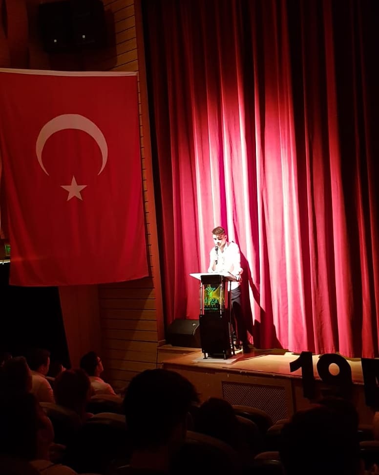 b_evlerDoga's tweet photo. 19 Mayıs Atatürk'ü Anma Gençlik ve Spor Bayramı şiirler, şarkılar, danslarla coşkulu şekilde kutlandı. Atatürk'ün gençleri geleceğe ışık tutuyor 👏👏👏 https://t.co/Lwmzs8AtPX