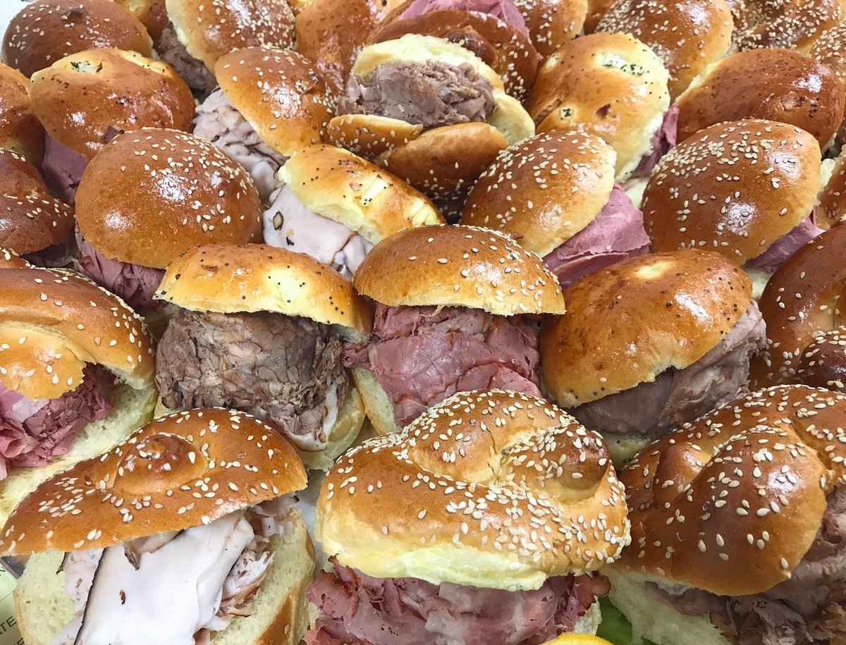 Katz's Deli 😋 Toronto’s Finest Since 1970 tweet media