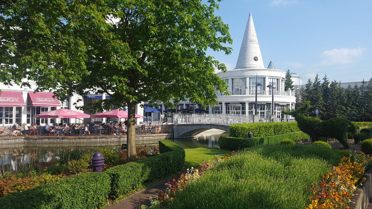 Suns out... <a href="/TweetBluewater/">Bluewater</a> 🥂😎👍👙