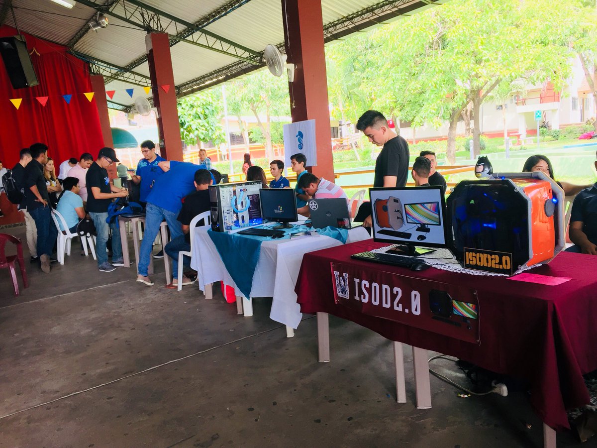 UGB_SV's tweet photo. #EnDesarrollo 
Iniciamos la Feria de #Hardmodding donde estudiantes de la Facultad de Ciencia y Tecnología mostrarán sus Case personalizados 💻🖥🖲 https://t.co/wL1vYfaLiX