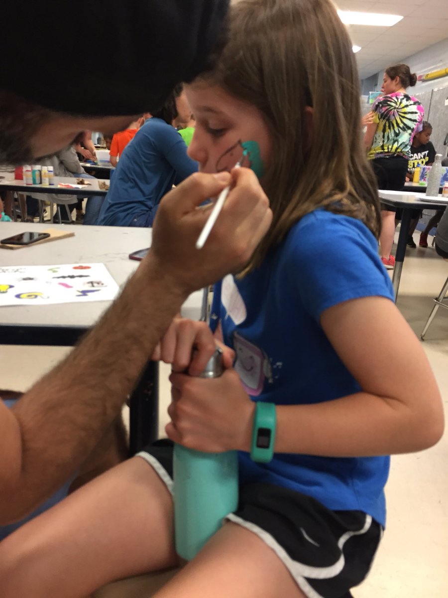 MrsD_FunInFirst's tweet photo. @TillmanSchool #fieldday Next we head to Face apainting and Tattoos https://t.co/bu0lSdJvsv