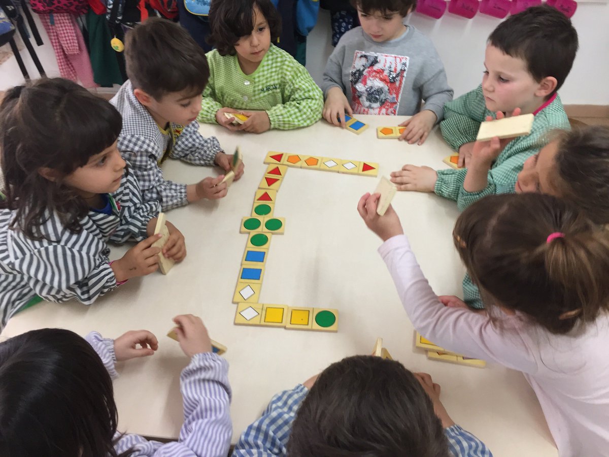 escolagem's tweet photo. El Dia escolar de les matemàtiques vam fer gimcanes, vam resoldre cooperativament problemes de lògica i raonament, 1r i 2n d'ESO van preparar activitats per als de primària. A infantil van fer activitats matemàtiques.
#GEMprimària #GEMinfantil #GEMsecundària #diadelesmatematiques https://t.co/s5toOaMo65