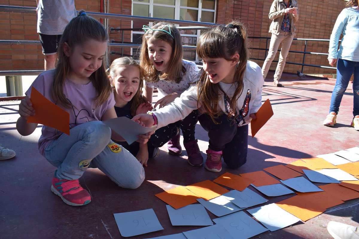 escolagem's tweet photo. El Dia escolar de les matemàtiques vam fer gimcanes, vam resoldre cooperativament problemes de lògica i raonament, 1r i 2n d'ESO van preparar activitats per als de primària. A infantil van fer activitats matemàtiques.
#GEMprimària #GEMinfantil #GEMsecundària #diadelesmatematiques https://t.co/s5toOaMo65