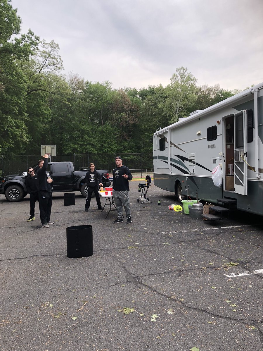 hhktime's tweet photo. Last day of high school. Seems like a perfect time for a morning tailgate. LIVIN https://t.co/O3W0u9nalL