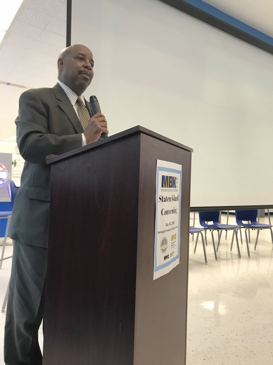 CSD31SI's tweet photo. Carlos Garcia @SIBFSC @NYCSchools addressing #SIMBK @MBK_Alliance #inspired31 @District31R https://t.co/aBoZZbCNh5