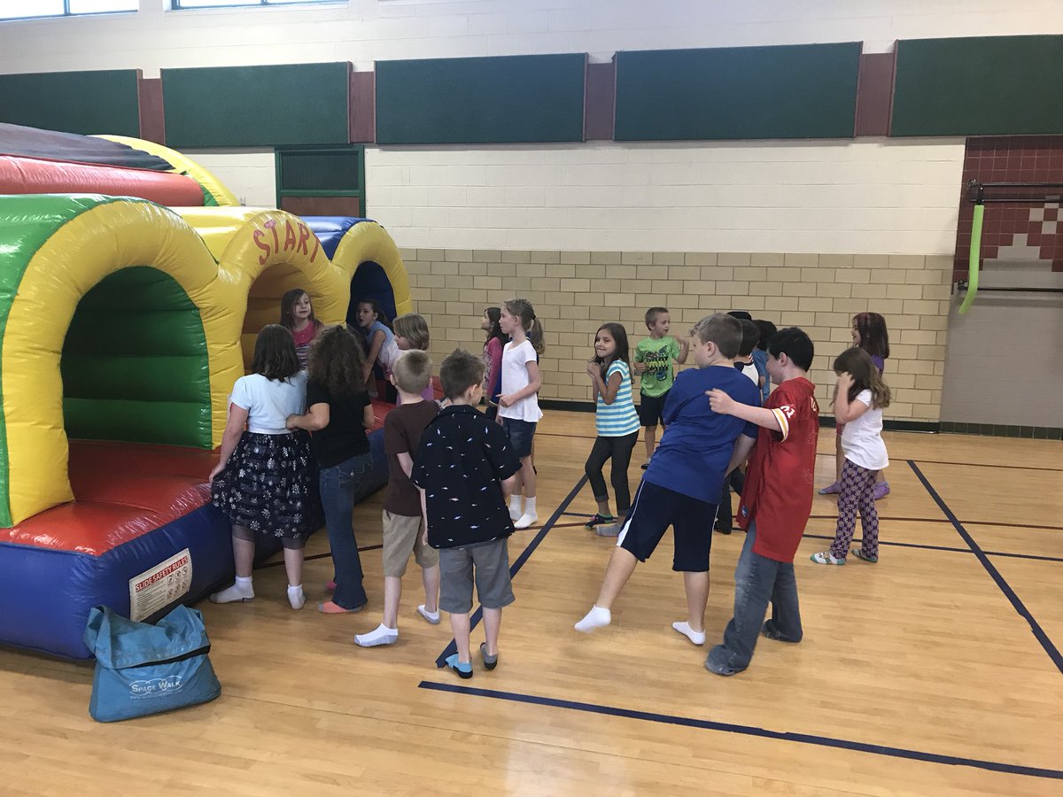 SmythSchools's tweet photo. Spring Fling End of School Year Celebration at Marion Elementary 🎊🎉#ourstudentsarestars https://t.co/LB5VG65YpW