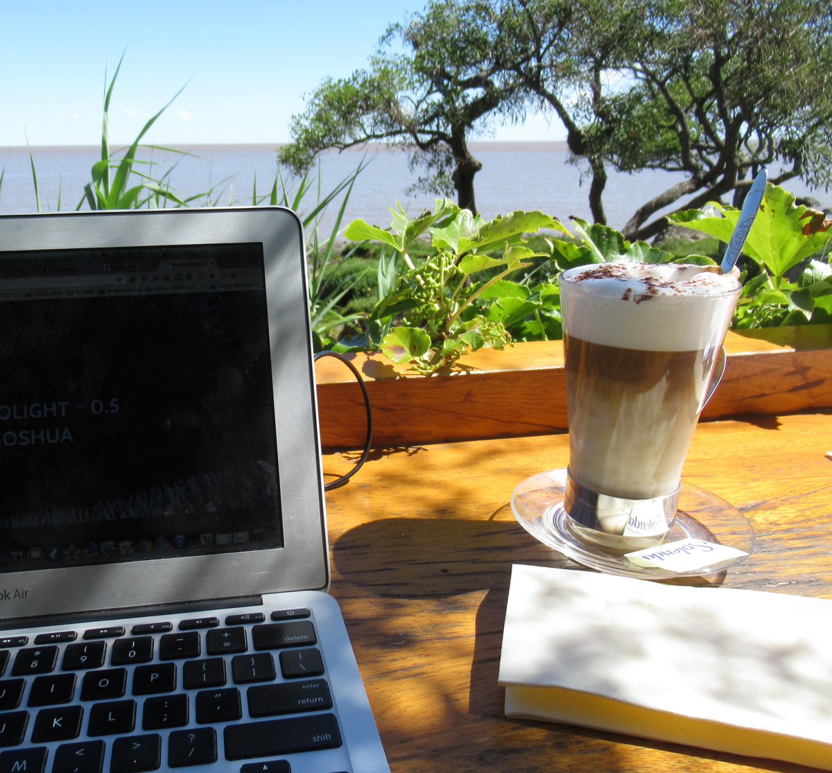 RomancingAmy's tweet image. Looks like we had the same idea and the same lovely weather today, @janiecrouch. ;-) Waving to you across the Atlantic (and the Rîo de la Plata) from #Uruguay. #amwriting, too!