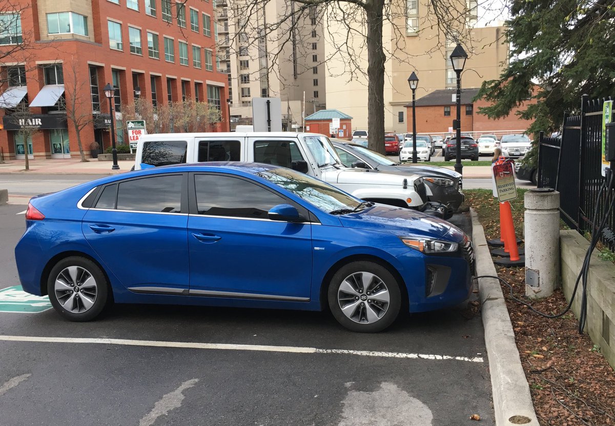 erin_zuk's tweet photo. @Tenkay23 I have a 2018 Hyundai Ioniq plug-in hybrid. #electricplus https://t.co/8t4pKTeyES