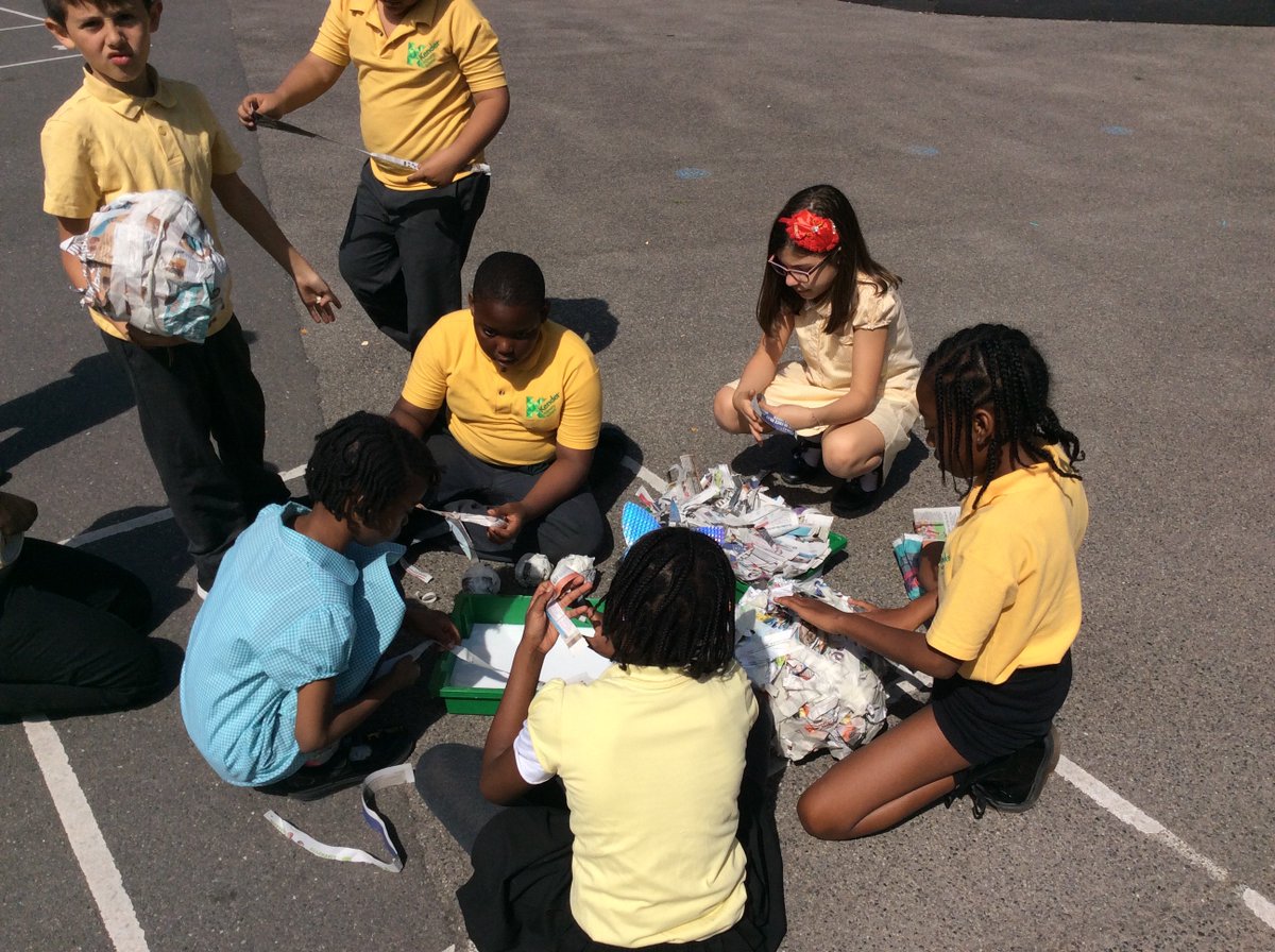 KenderWilson's tweet photo. This afternoon, we continued to create our model Solar System @OutdoorClassDay https://t.co/tXefnB7Twc