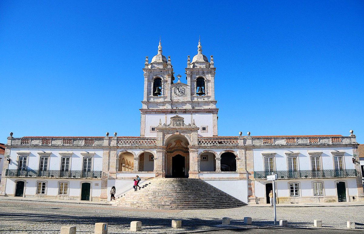 faceroute's tweet photo. Não te esqueças de visitar o fantástico Santuário de Nossa Senhora da #Nazaré! Do belíssimo interior à pintura e azulejos, tens muitos pormenores maravilhosos para contemplar! Delicia-te também com as vistas do miradouro mesmo ao lado! https://t.co/2D4vc50kE3
#faceroute #portugal https://t.co/deGgUSKUrK