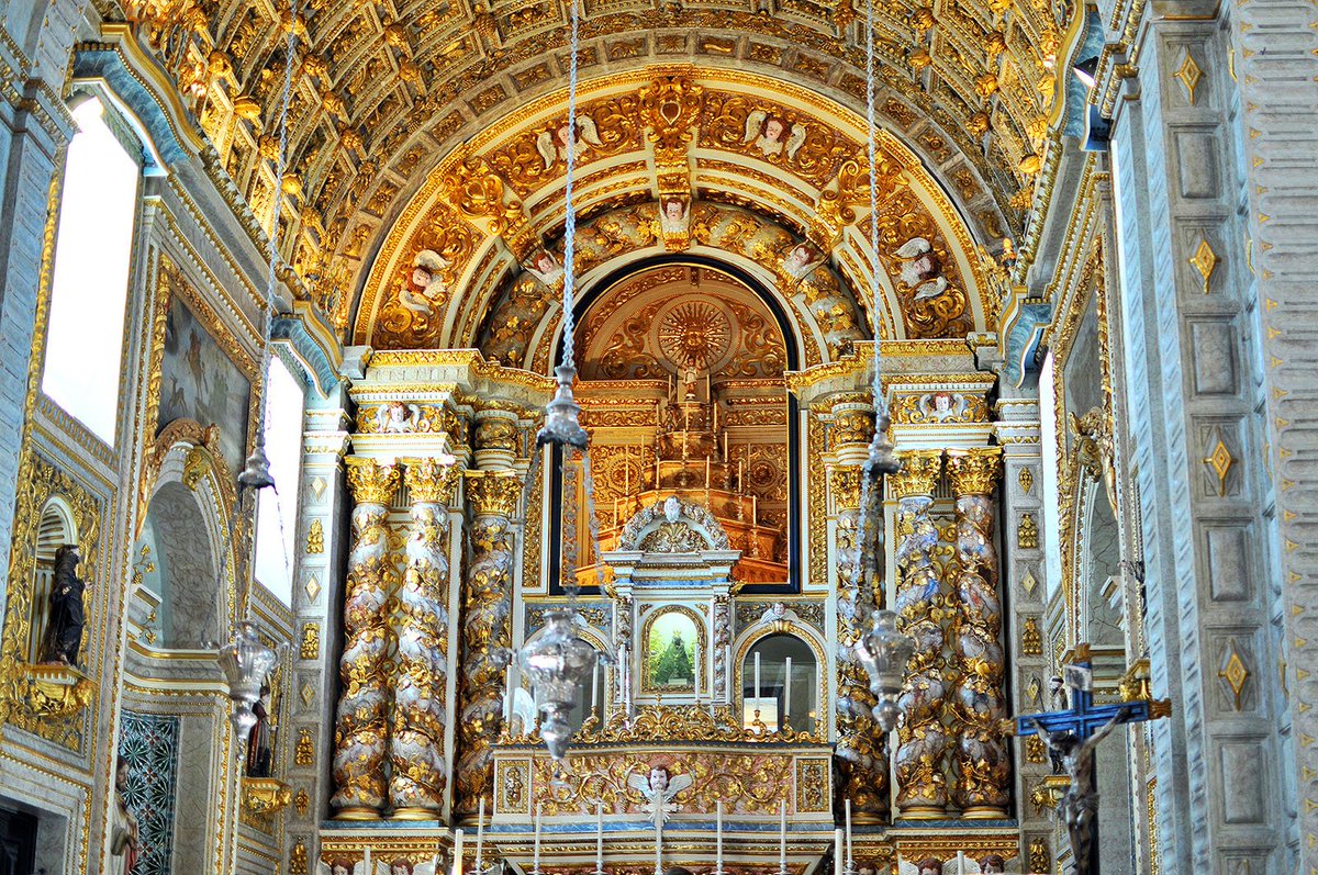 faceroute's tweet photo. Não te esqueças de visitar o fantástico Santuário de Nossa Senhora da #Nazaré! Do belíssimo interior à pintura e azulejos, tens muitos pormenores maravilhosos para contemplar! Delicia-te também com as vistas do miradouro mesmo ao lado! https://t.co/2D4vc50kE3
#faceroute #portugal https://t.co/deGgUSKUrK