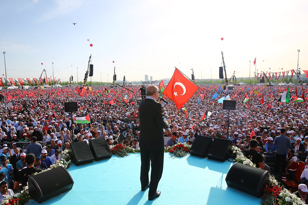 tcbestepe's tweet photo. Cumhurbaşkanı Erdoğan: “Kudüs, inşallah tüm Müslümanların kurtuluşunun vesilesi olacaktır. 

Peygamber Efendimizin Mirac’a çıktığı bu kutsal şehri, Hazreti Ömer’in ve Selahattin-i Eyyubi’nin mirasını sahipsiz bırakmayacağız.” #WeStandForQuds https://t.co/X6YquRT87w