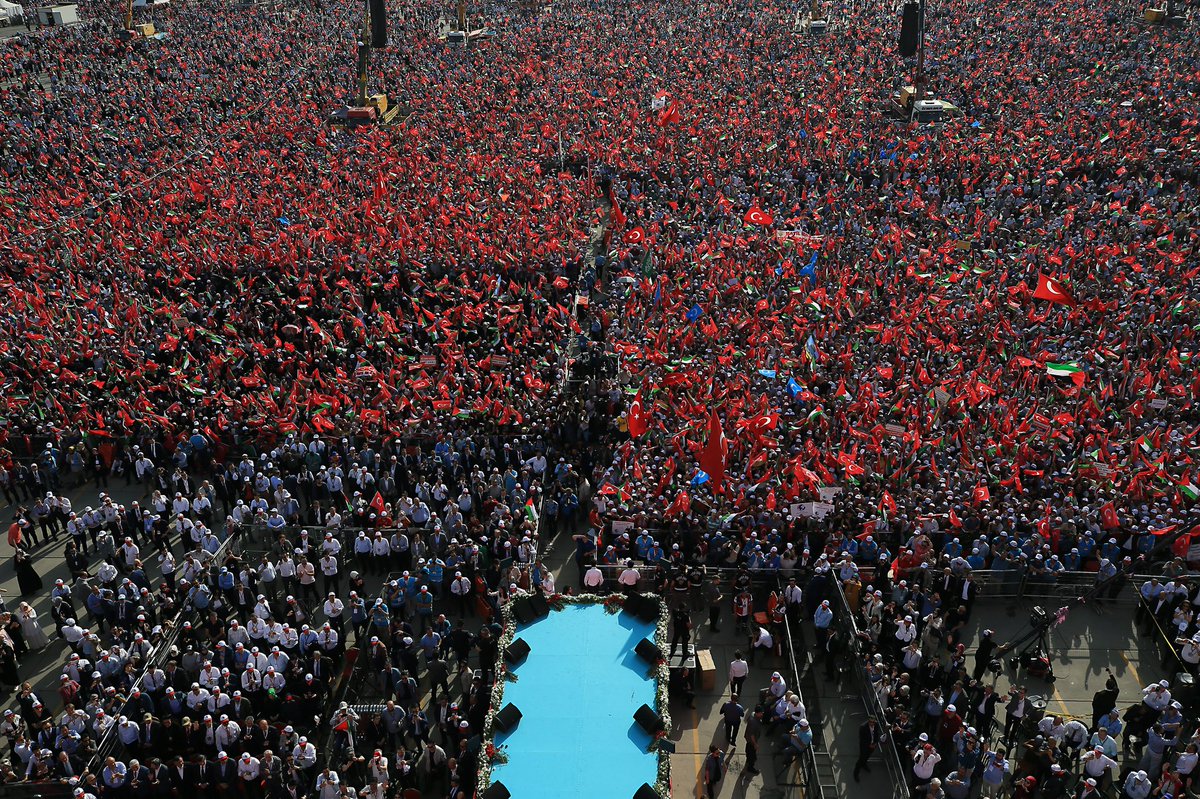 tcbestepe's tweet photo. Cumhurbaşkanı Erdoğan: “Kudüs, inşallah tüm Müslümanların kurtuluşunun vesilesi olacaktır. 

Peygamber Efendimizin Mirac’a çıktığı bu kutsal şehri, Hazreti Ömer’in ve Selahattin-i Eyyubi’nin mirasını sahipsiz bırakmayacağız.” #WeStandForQuds https://t.co/X6YquRT87w