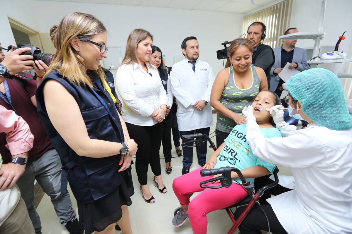 Vice_Ec's tweet photo. Vicepresidenta @marialevicuna junto a @MVEspinosaS y @JorgeWated recorrieron el Centro de Salud Tipo B Nobol. Esta unidad beneficiará a 15.781 habitantes aproximadamente. | #SaludParaNobol https://t.co/KOz2wZZIWy
