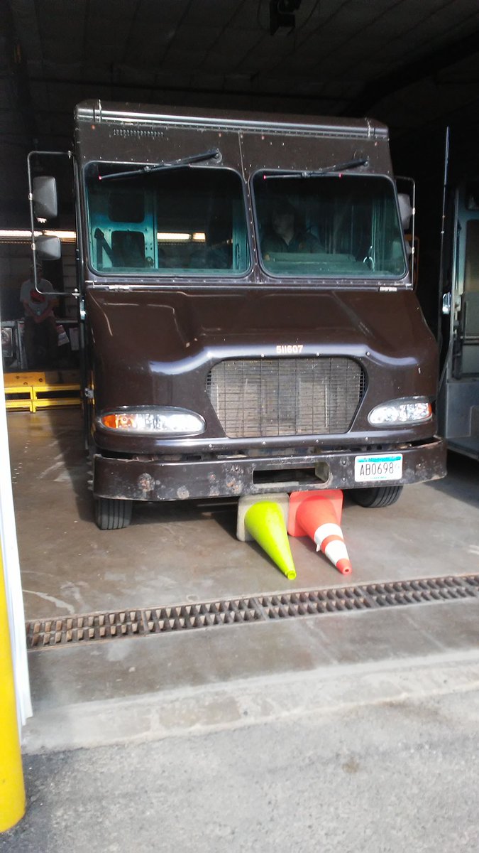 jzapzalka's tweet photo. Bob delivered out his back door. Bob did not clear in front of his car when returning.  Bob ran over little Billy and Sally.  Bob has to think about that the rest of his life.  Don't be Bob.  @TJMinneapolis @keyport01 #alwaysclearinfront @NP_UPSers https://t.co/GDyEsyWHFv