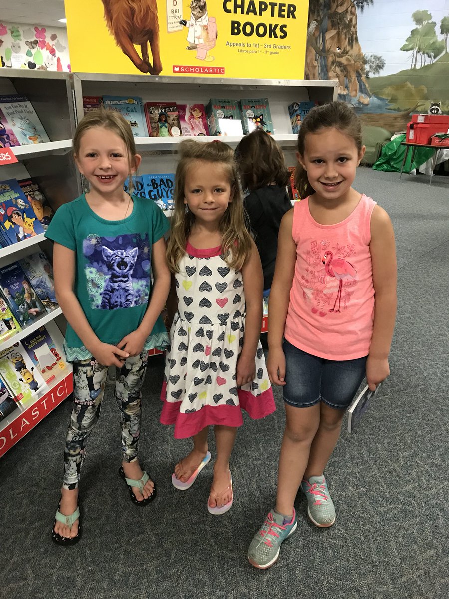 anghend36's tweet photo. Forest Glen PTO, thank you so much for the awesome books!  We ❤️them! @ForestGlenElem https://t.co/1lCrYc2cS6