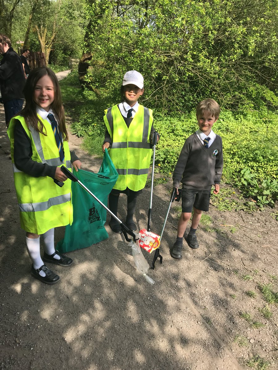Clearing up the local area at Doffcocker Lodge <a href="/boltoncouncil/">Bolton Council</a> <a href="/sascampaigns/">Surfers Against Sewage</a> <a href="/BoltonHS/">BoltonHealthySchools</a>