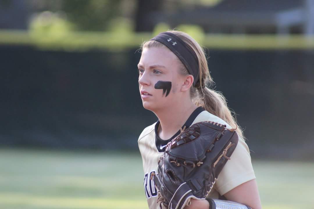 dburgsball's tweet photo. Happy Graduation Day! @Katlyn_Canada @saykatput @Hjackson_ @caldw3 #WTP #KAN https://t.co/6X231x3snE