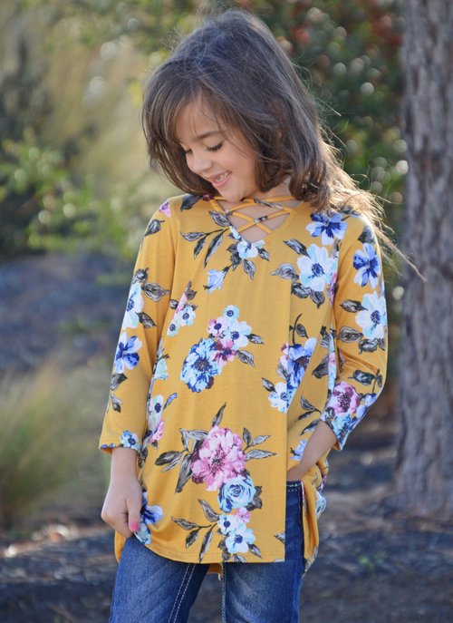 RyleighRueMVB's tweet photo. Girls Take Me Home Floral Criss Cross Detailed Top Yellow $28.00 https://t.co/aIk8IwjQ5H #ryleighrue #girlstop https://t.co/D4f8QfdiCu