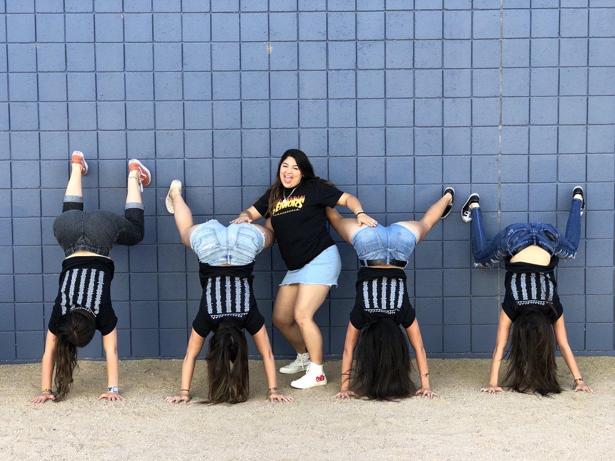 erinjcolson's tweet photo. We outta this bih @HHS_StuCo_ #higclassof2018 https://t.co/9eS4JyZf90