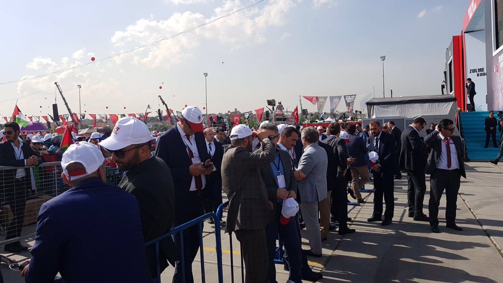 drhasansert's tweet photo. Cumhurbaşkanımız ve Genel Başkanımız Sn @RT_Erdogan ın liderliğinde 100 binlerce gönlü Kudüs'te atan vatandaşımızın katılımıyla Yenikapıda gerçekleştirilen Zulme Lanet Kudüs'e Destek mitingindeyiz... https://t.co/qrKvZakEp1