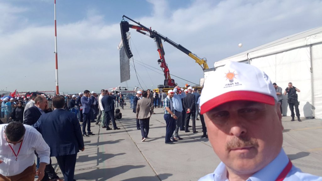 drhasansert's tweet photo. Cumhurbaşkanımız ve Genel Başkanımız Sn @RT_Erdogan ın liderliğinde 100 binlerce gönlü Kudüs'te atan vatandaşımızın katılımıyla Yenikapıda gerçekleştirilen Zulme Lanet Kudüs'e Destek mitingindeyiz... https://t.co/qrKvZakEp1