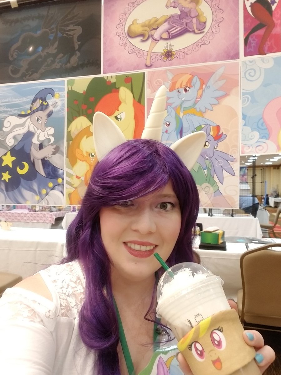 Good morning! Today will be a good day @EverfreeNW  I'm enjoying a Mocha Sunrise with my @Mocha_EFNW cup cozy! Let's have a great day!!! #artistally #vendorhall