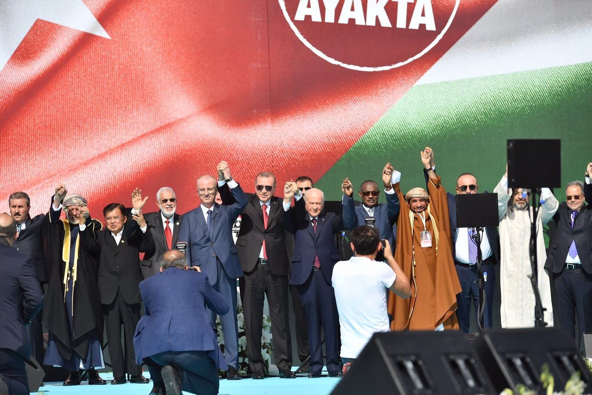 ahmetasimD's tweet photo. “Kudüs, sadece bir şehir değildir. Kudüs, bir semboldür, imtihandır, kıbledir.

İlk kıblemizi koruyamazsak, son kıblemizin geleceğine güvenle bakamayız. İslam dünyası, Kudüs imtihanından kalmıştır.” 

Recep Tayyip Erdoğan 
#WeStandForQuds https://t.co/3ilMbN4dJ2