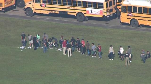 TNeshea's tweet photo. Father, In Jesus Name please cover our sons and daughters, nieces and nephews! #HeartHeavy #AnotherSchoolShooting #MultipleCasualties 😭😭🙏🏽🙏🏽 🙏🏽🙏🏽🙏🏽 https://t.co/SUPFzmJ2QL