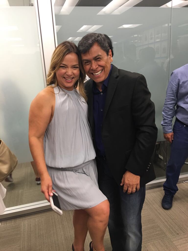 AlvaroTorres_'s tweet photo. Siempre estas alegre mi linda @AdamariLopez . Feliz cumpleaños, eres un ejemplo de mujer a seguir
#NadaSeComparaContigo @unnuevodia @rasheldiaz @zuleykarivera @chefjames @csierika @marcoantonioregil @janicebencosme @paulinasodi @conchitaoliva #UnNuevoDia #Telemundo #LatinIconos https://t.co/eBmJNDF4xr