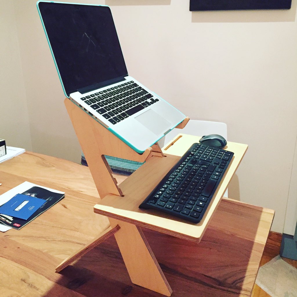 lucyella13's tweet photo. My latest #spacesavingsolution #laptopholder #mac #standupdesk #homeoffice #workingfromhome 👌 https://t.co/yjfHQsa4n7