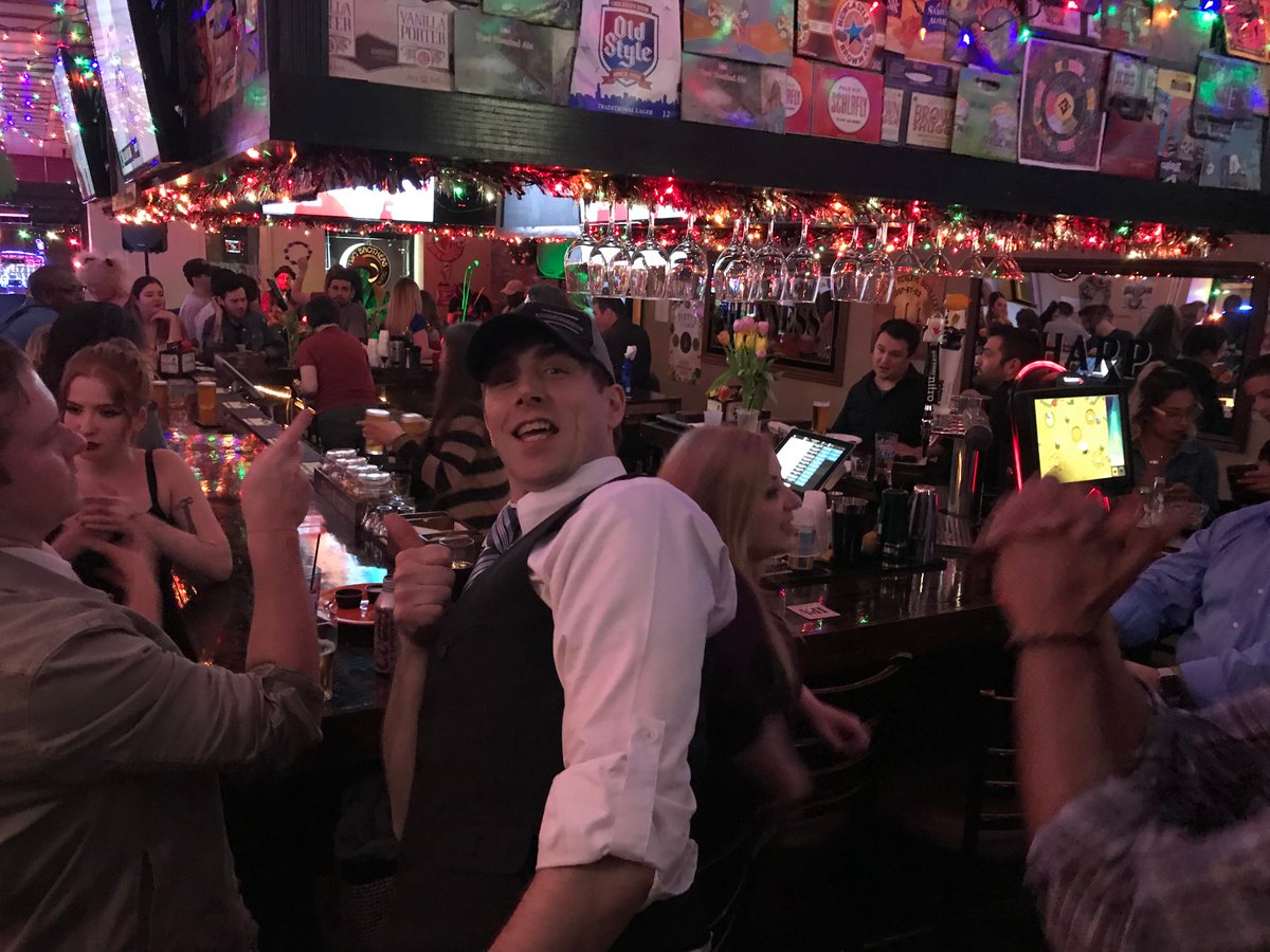 MomsPlaceChi's tweet image. Live blues tonight in the main bar with @hoochieman Linsey Alexander and Dan Gillogly in the piano bar.  #ittheweekend @eVisitorGuide @CP_Chicago  @NRAShowIntl